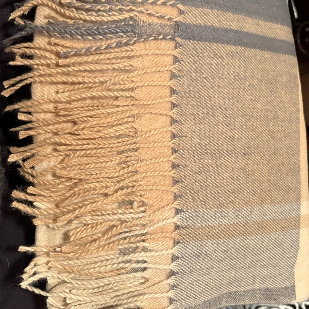 SOFT FASHIONABLE WRAP‎